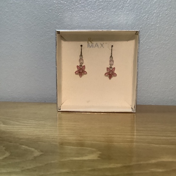 Madison & MAX pierced Earrings Flowers 🌸 - Picture 5 of 5